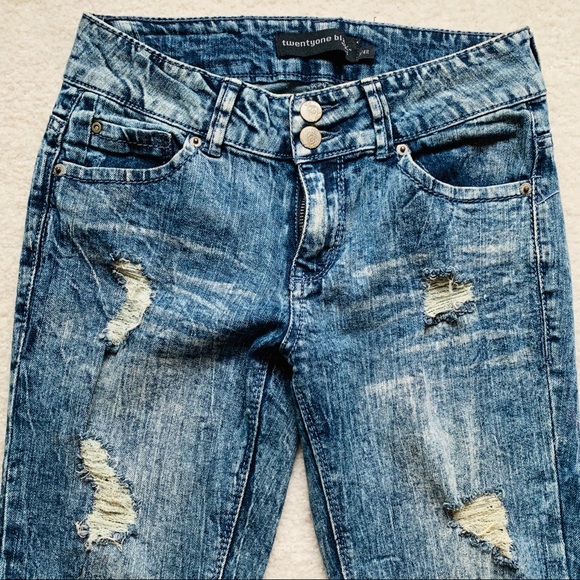 Juniors- Acid Wash Jeans - Picture 2 of 5
